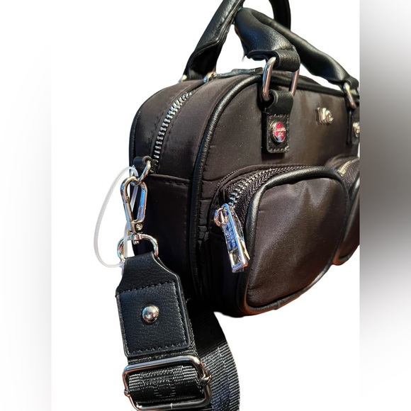 Madden Girl NWT Black Nylon Compact Camera Crossbody Bag Ear Bud Case (P029) - Picture 4 of 10